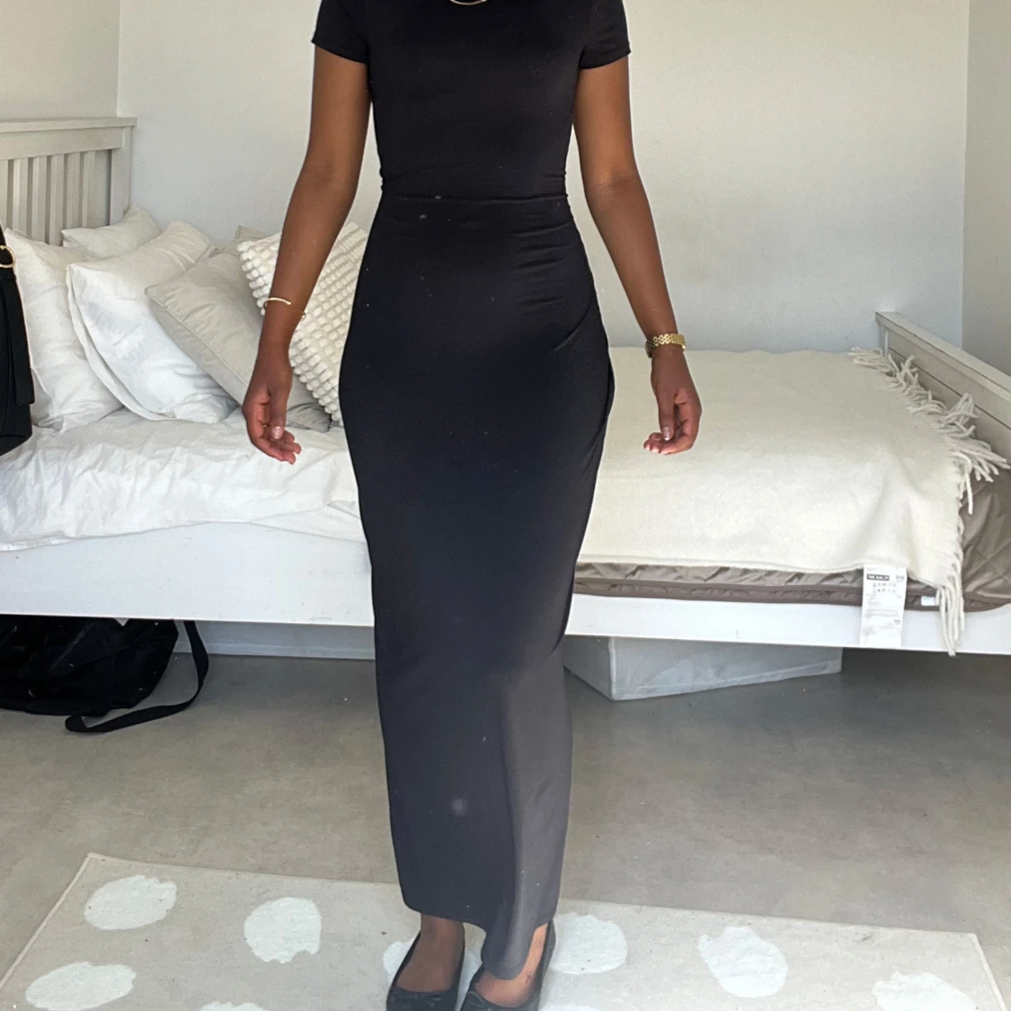 Svart långklänning med kort ärm - 1