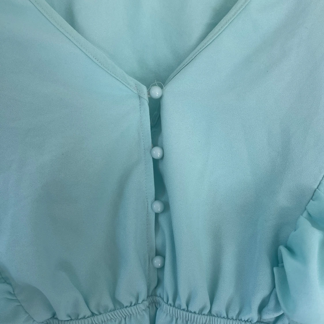 Ljusblå kortklänning med volang - 1