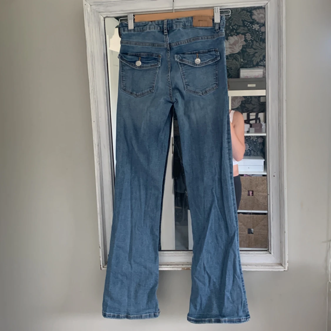 Blå bootcut jeans från Gina Tricot - 1