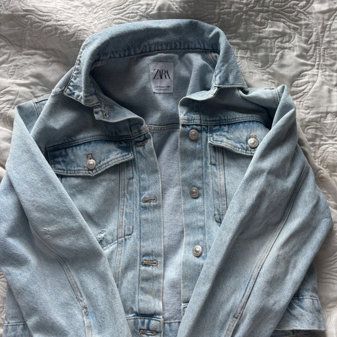 Ljusblå jeansjacka från Zara