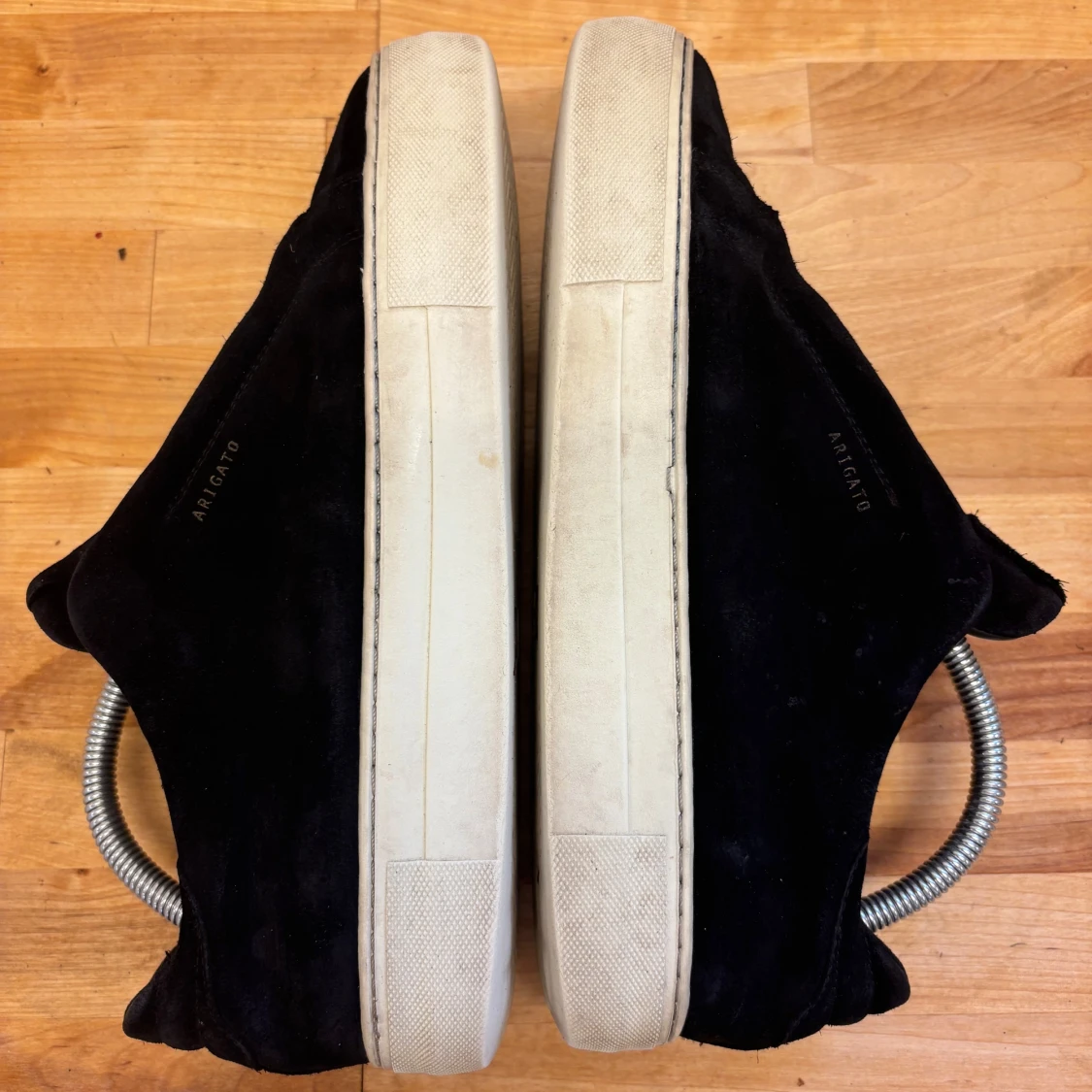 Svarta sneakers i mocka från Axel Arigato - 3