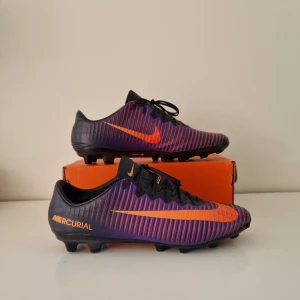 Fotbollsskor  - Nike mercurial vapor 11 elite ag, skorna har en liten defekter som syns på sista bilden, skriv vid intresse 