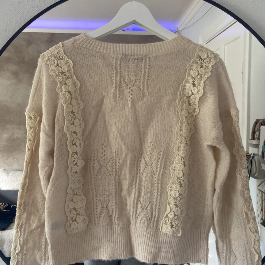 Stickad tröja med spets från Zara - 1