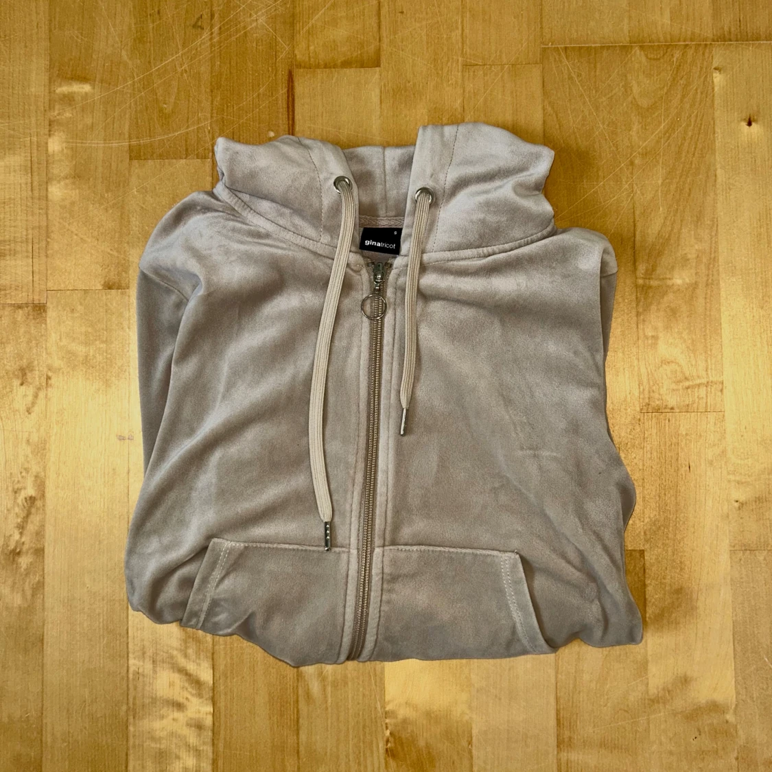 Beige kofta från Gina Tricot