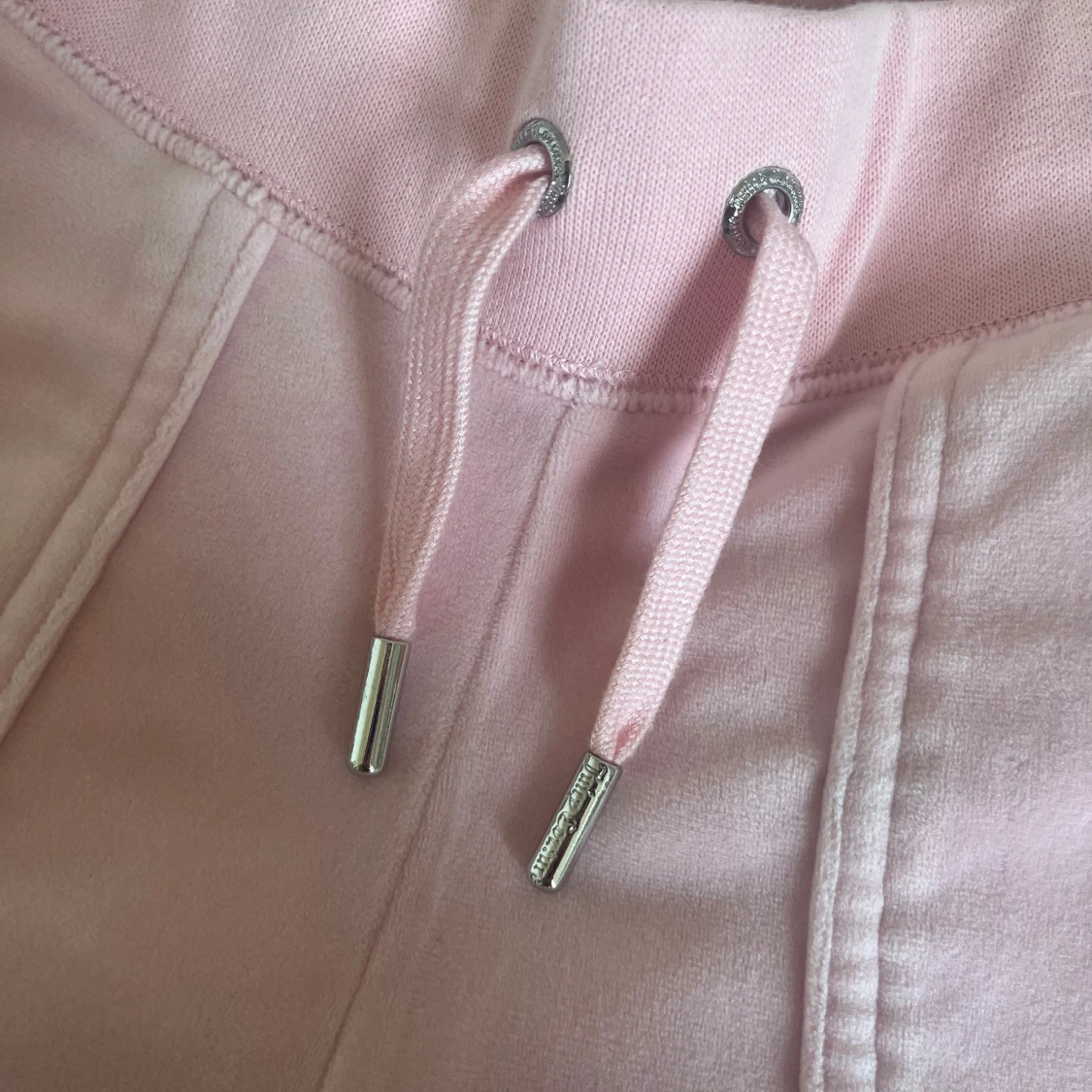 Ljusrosa mjukisbyxor från Juicy Couture - 2