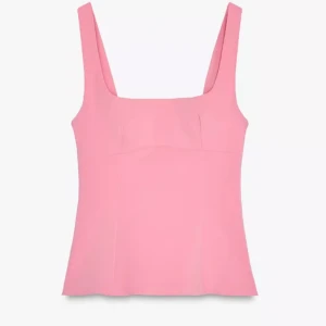 Rosa topp - intressekoll på den här söta toppen, använd 1 gång, osäker om jag vill sälja eller it! 💖💖 så skicka bud om interesserad 💕💕