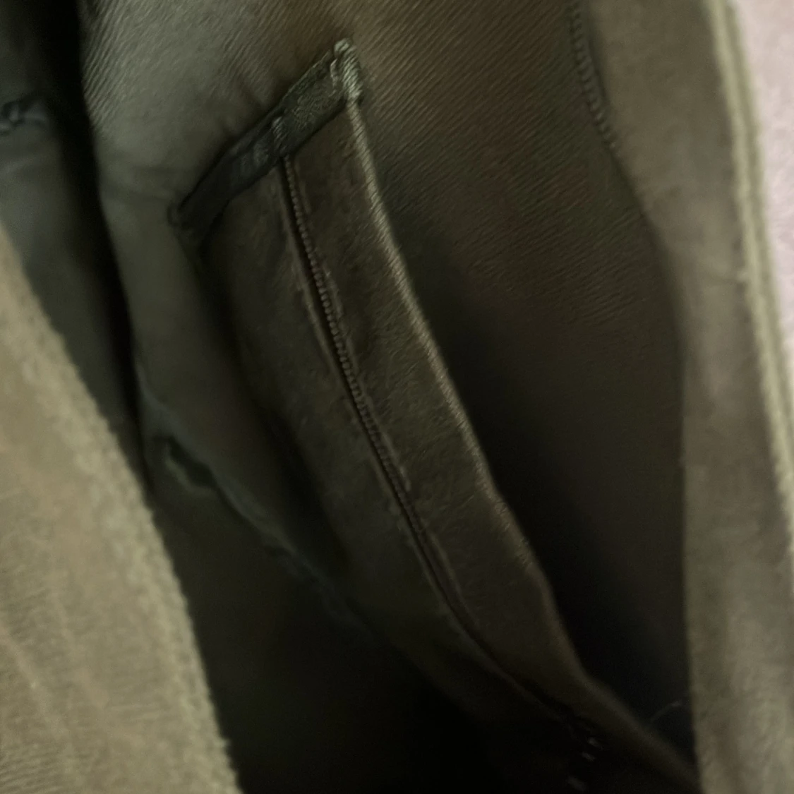 Olivgrön axelväska med fickor - 2