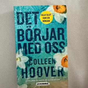 Det börjar med oss - En modern och populär bok med färgstark omslagsdesign, perfekt för dig som gillar känsloladdade berättelser. Uppföljaren till succén 'Det slutar med oss', och passar dig som vill ha en gripande och engagerande läsupplevelse.