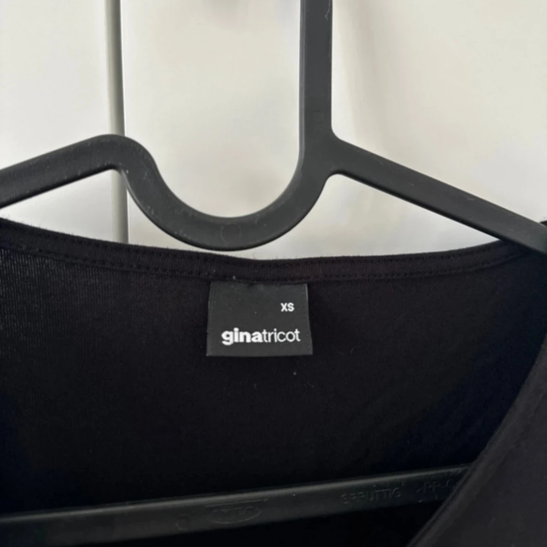 Svart långärmad topp från Gina Tricot - 2