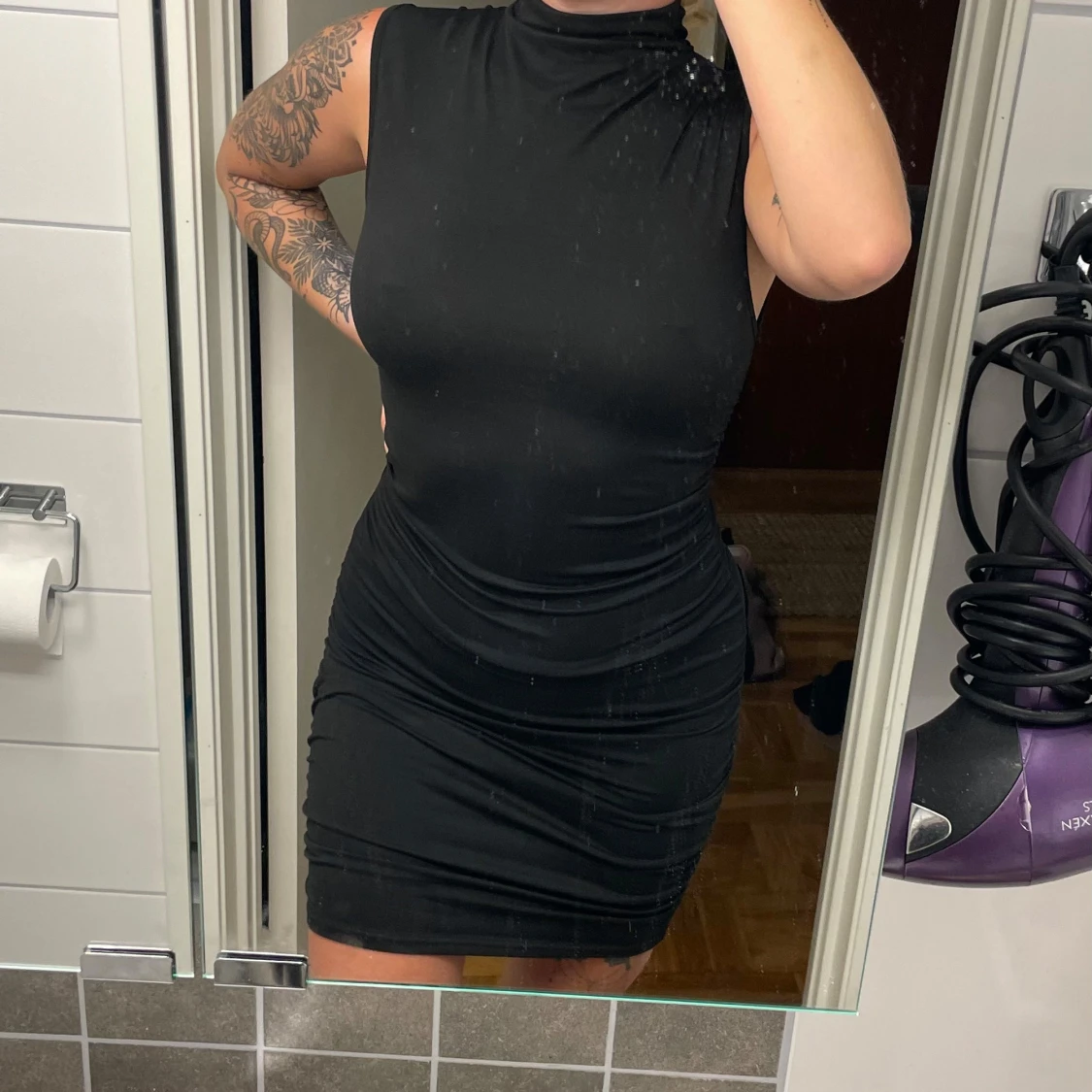 Svart tight ärmlös kortklänning - 2