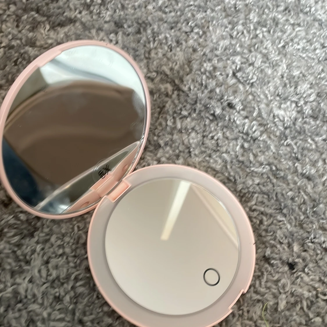 Rosa sminkspegel från By Lyko - 1