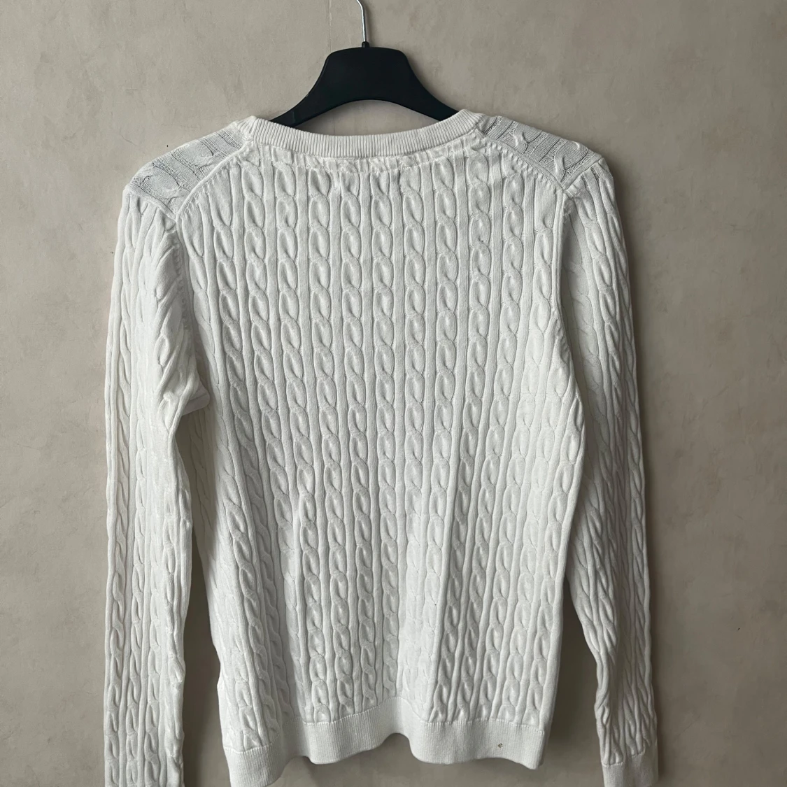 Vit stickad tröja  - 1