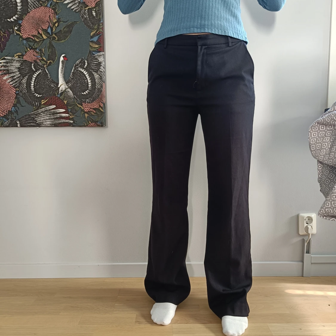 Svarta kostymbyxor med utsvängda ben - 1