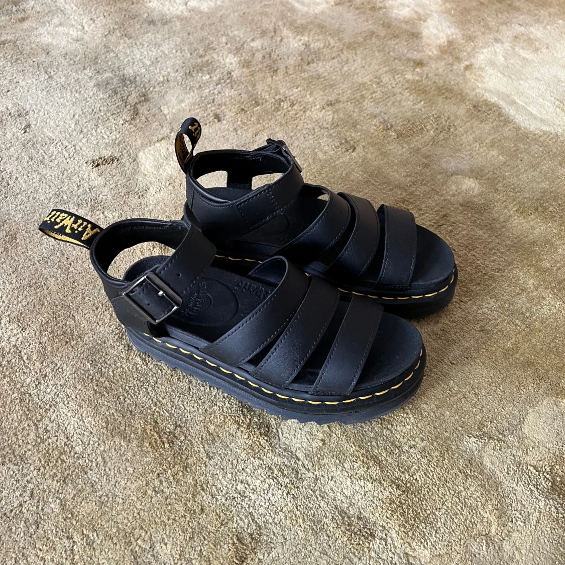 Svarta Dr. Martens sandaler i skinn - 2