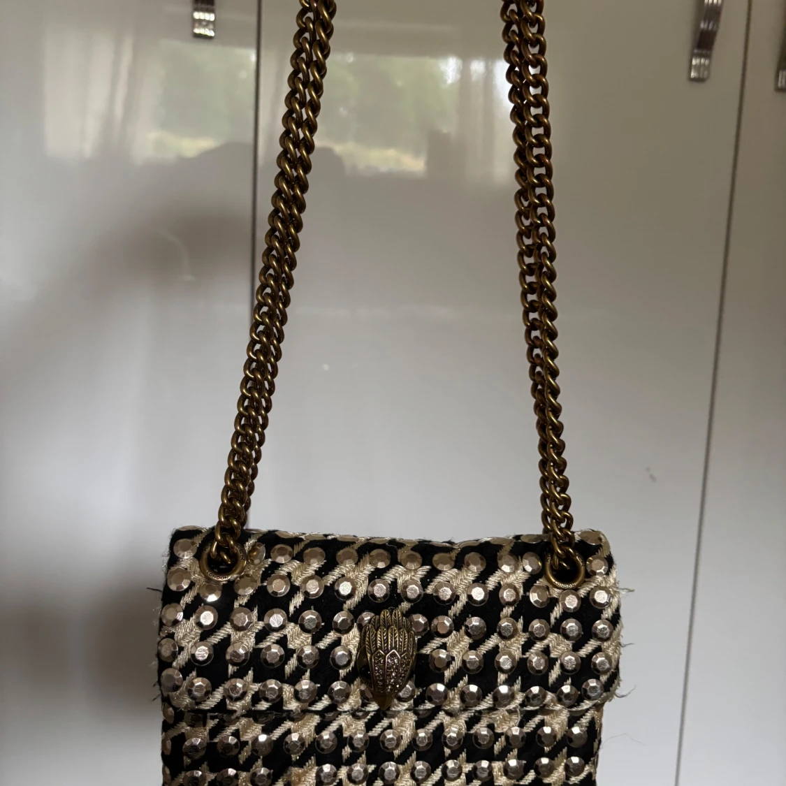 Svart och silver axelväska med kedja - 3