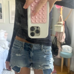 Lågmidjade jeansshorts - Såå snygga shorts från american eagle Midjemått rakt över=38 cm(stretchigt material så passar även lite större)💖