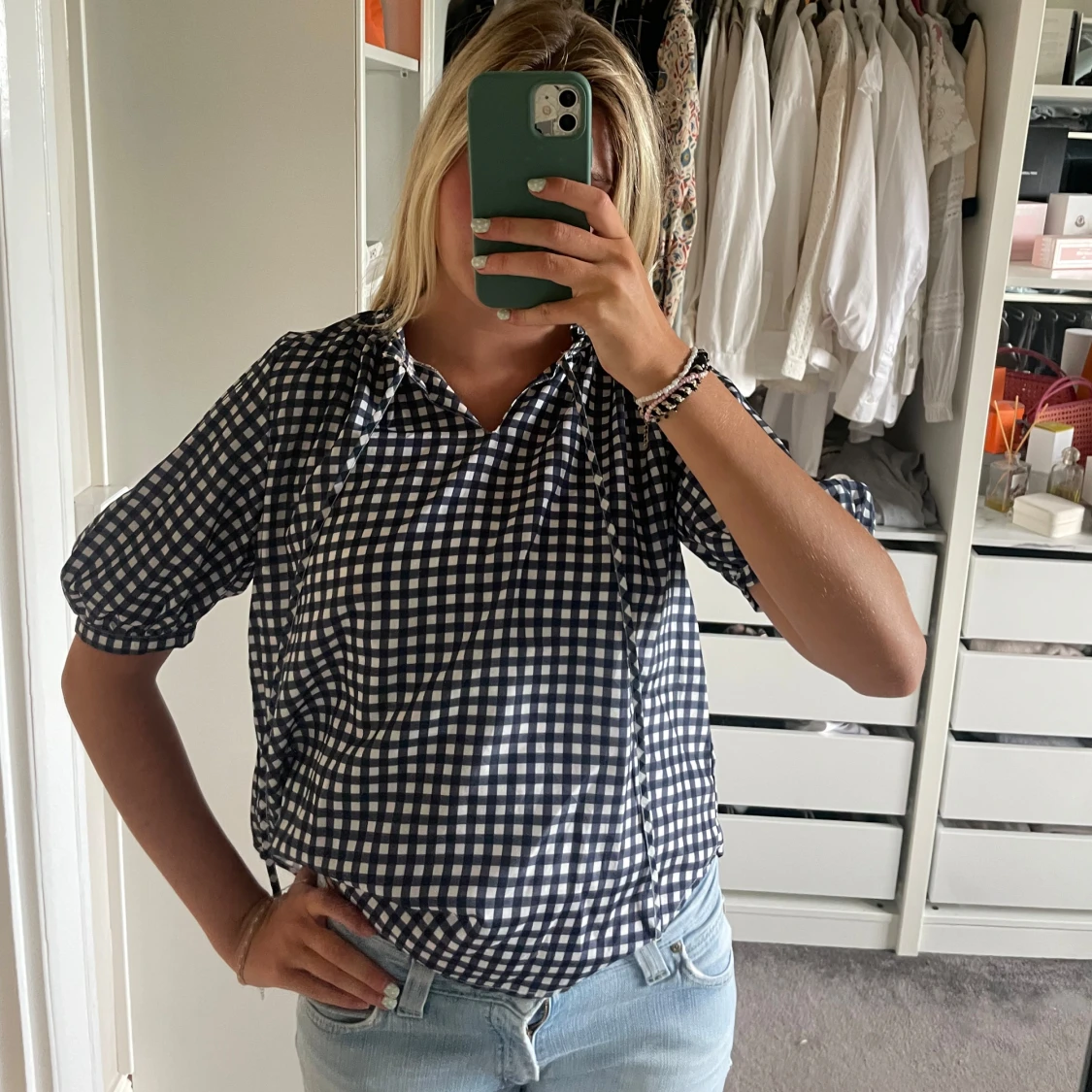 Blåvit rutig blus med puffärm - 3