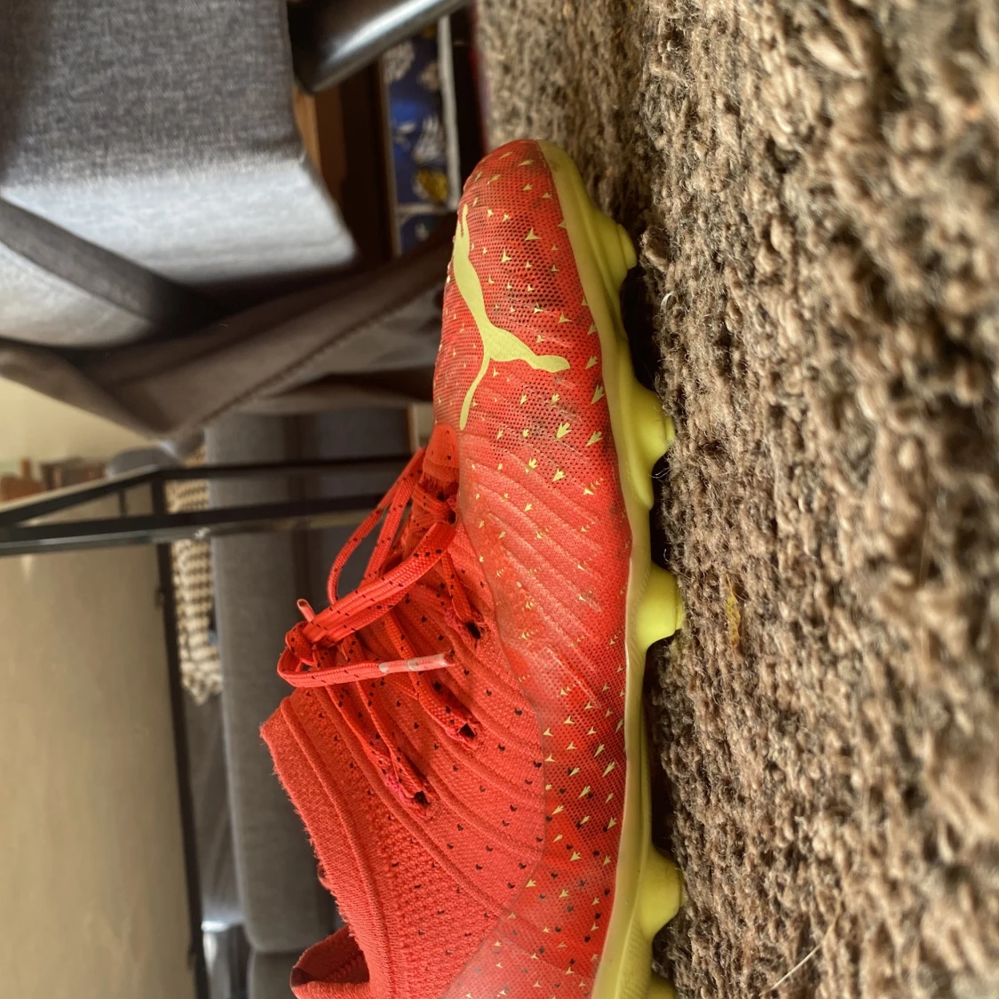 Röda Puma fotbollsskor med snörning - 1