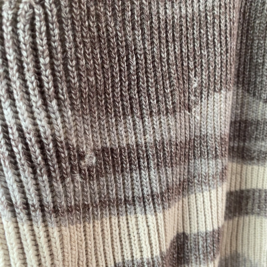 Stickad väst från Zara i beige och grå - 2