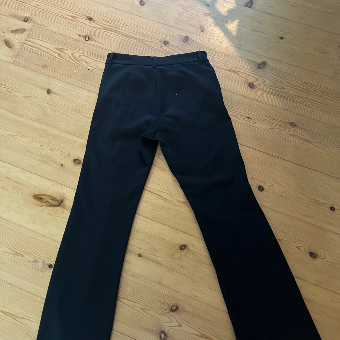 Svarta kostymbyxor med raka ben - 4