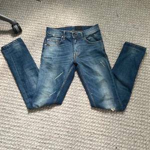Tiger of Sweden stl 29/32  - Snygga jeans från tiger of Sweden med slitningar stl 29/32. Pris går att diskuteras.