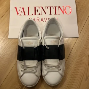 Valentino Open sneakers vit/mörkblå skinn -  Valentino Open, mörkblå storlek 43