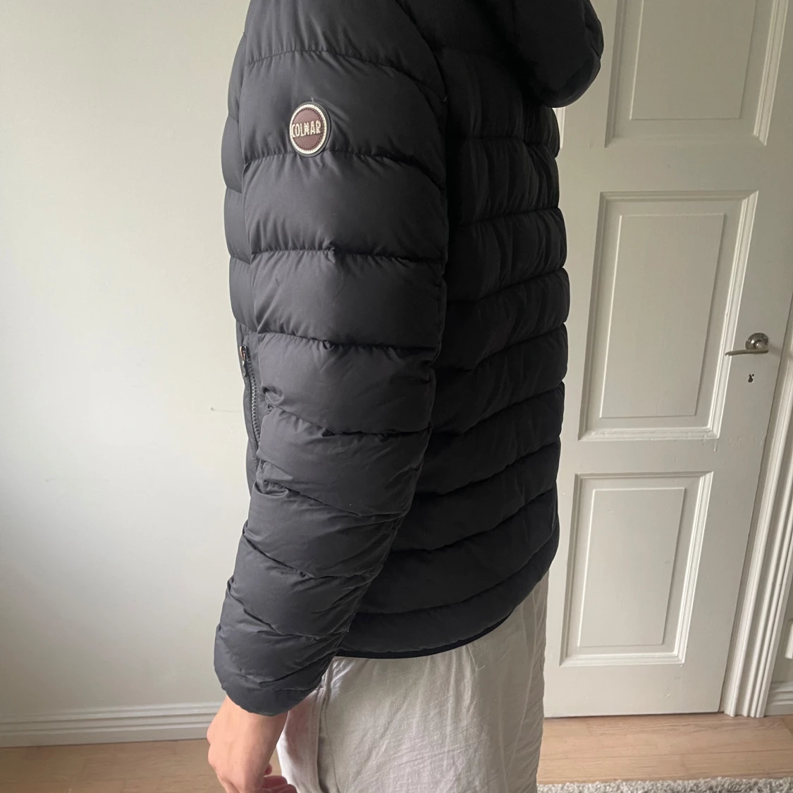 Svart dunjacka från Colmar med huva - 1