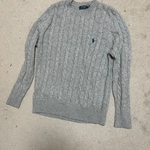  Polo Ralph Lauren - Hej säljer min polo Ralph lauren tröja eftersom att den inte passar mig jag har aldrig använt den