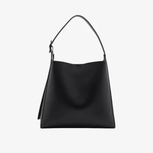 Väska  - Från mango! Den stora modellen 🤍 nypris 599