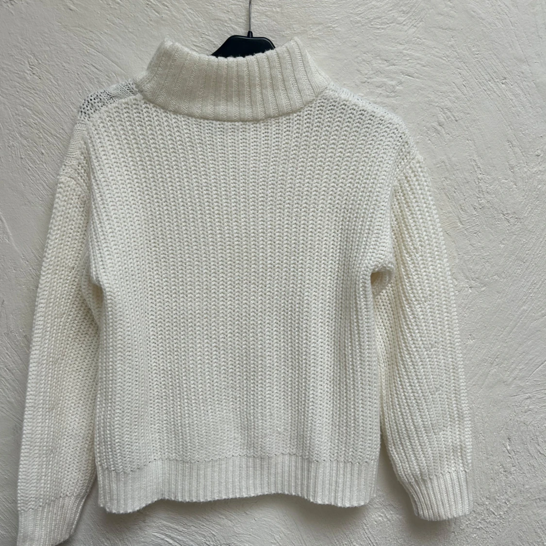 Vit polotröja med flätmönster från Vila - 4