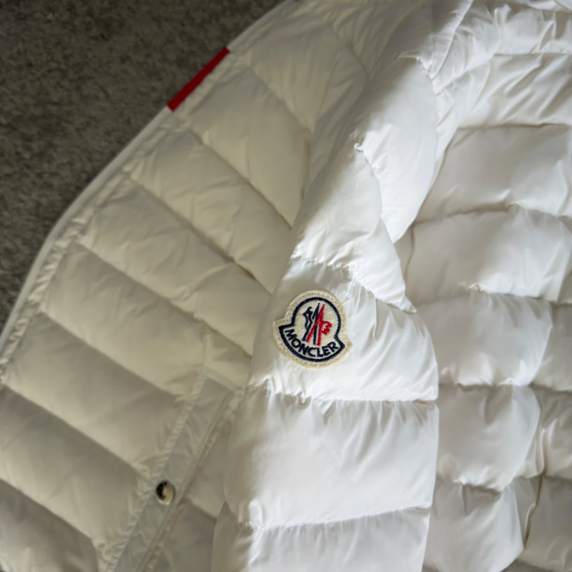 Vit Moncler dunjacka med huva - 1