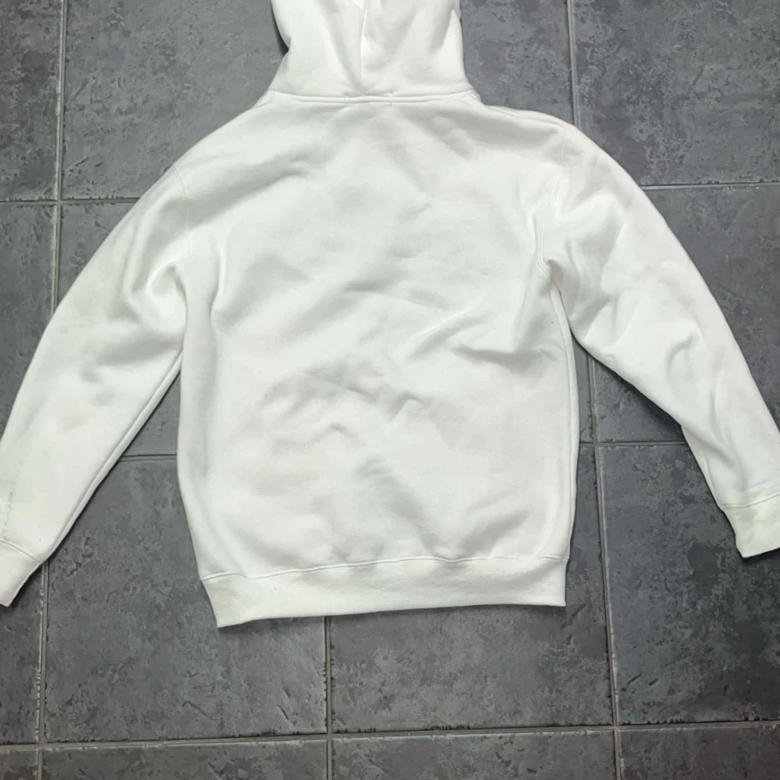 Vit hoodie från Demont med tryck - 1