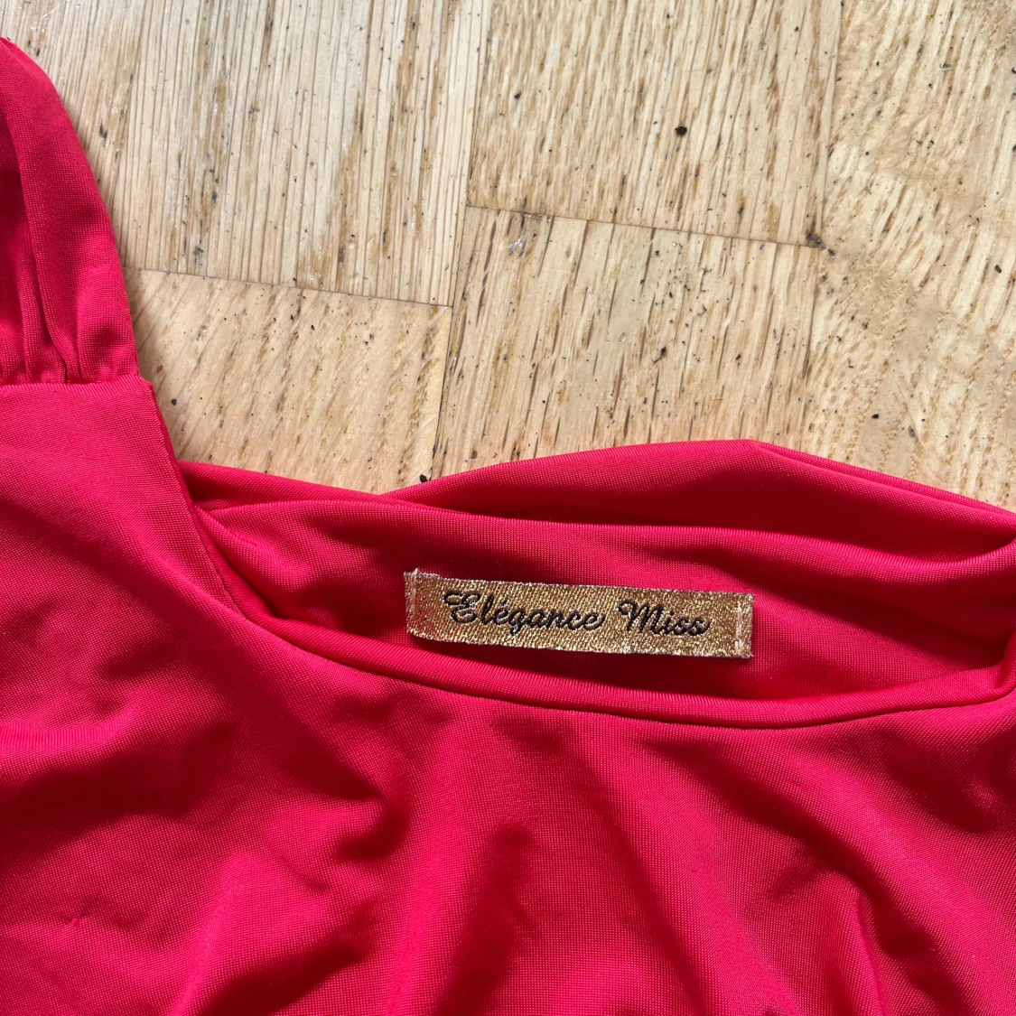 Röd volangklänning från Elegance Miss - 1