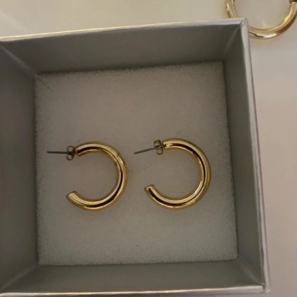 Chunky guldiga hoops örhängen