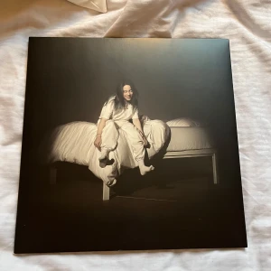 Bille eilish skiva - Säljer min Billie Eilish skiva, albumet ”when we all fall asleep, where do we go?”. Inga defekter 💗