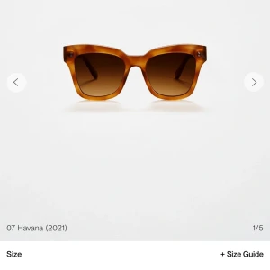 Solglasögon 07 Havana chimi  - Snygga chimi glasögon i nyskick, inga repor eller skador samt inga täcken på användning. Skriv om ni vill ha egna bilder eller andra frågor!❤️💕