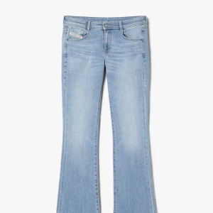 Diesel jeans - Lånade bilder!! Måste tyvärr sälja dessa supersnygga jeans jag köpte här på plick pga att de inte passar mig och inte kommit till användning❤️ Fråga för fler bilder