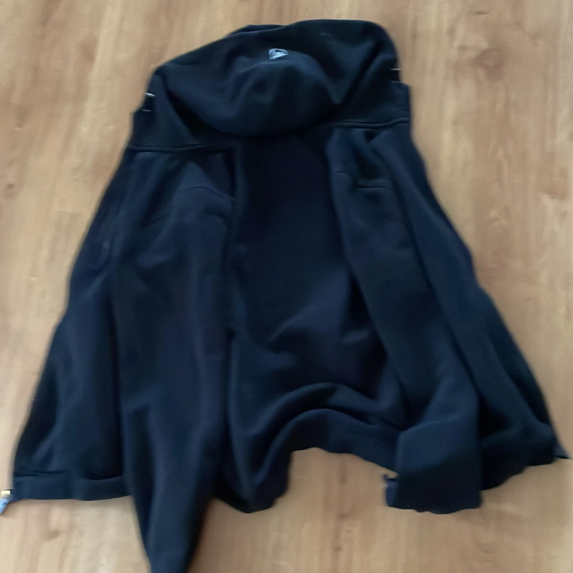 Svart fleecejacka från Sail Racing