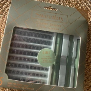 Sweetlux Cluster Lashes - Sweetlux Cluster Lashes i en praktisk 5-i-1 förpackning. Innehåller olika storlekar för att skapa den perfekta looken. Perfekt för att ge volym och längd till dina fransar.