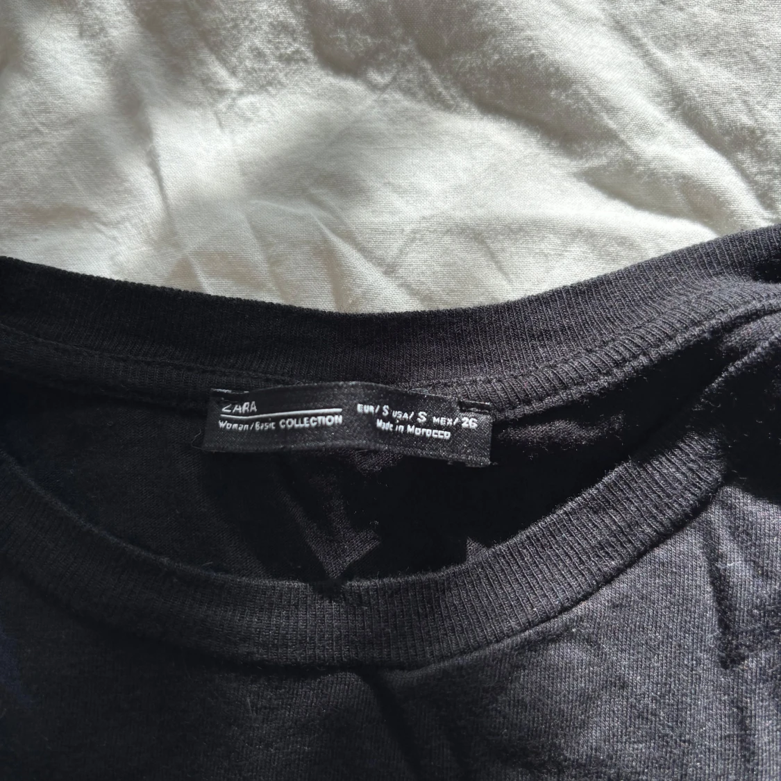 Svart croppad topp från Zara - 3