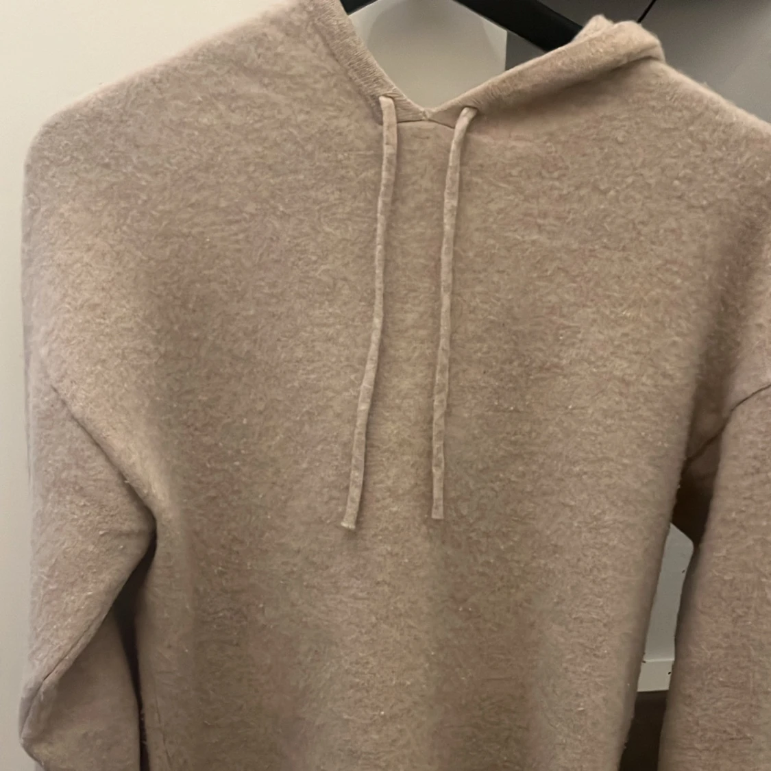 Beige kashmir hoodie från Carmés