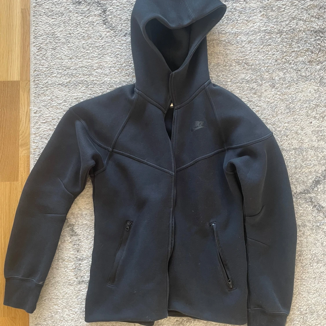 Svart tech hoodie från Nike