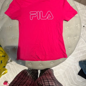 Fila tröja - Rosa Tshit från Fila, köpt i Tyskland. knappast använd 