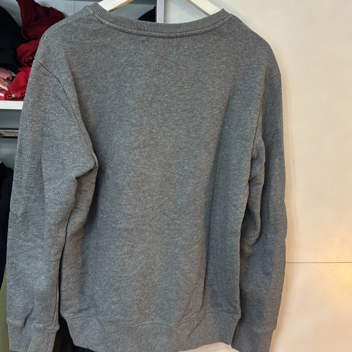 Grå sweatshirt från Calvin Klein Jeans - 1
