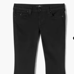 Svarta jeans från True Religion - Snygga svarta jeans från True Religion, storlek 38💗Knappt använda då jag fick de i julklapp och de var förstora! Vill få de sålda så fort som möjligt så det går att diskutera priset!!💕