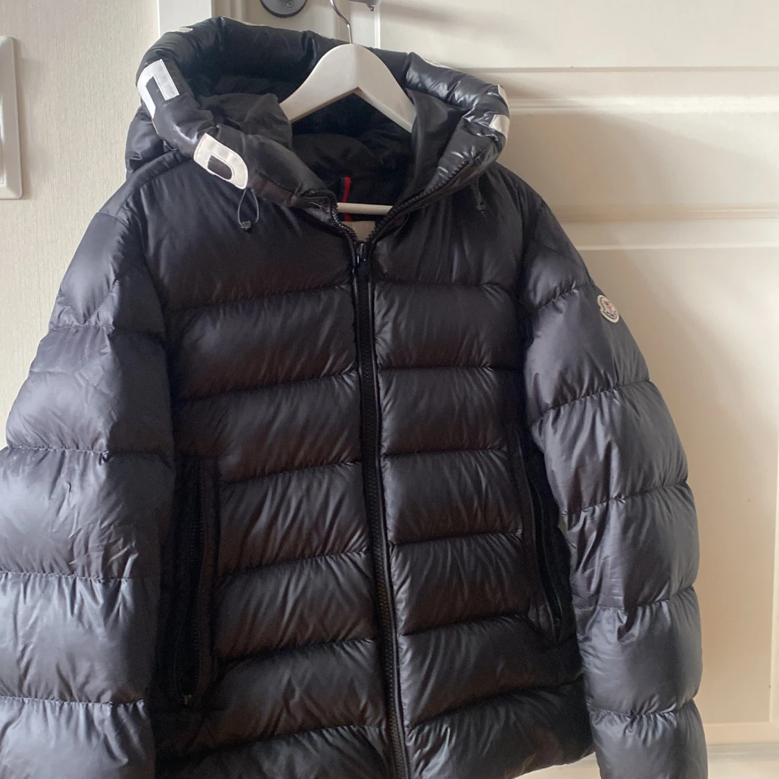 Svart dunjacka från Moncler