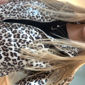 Trekvarsärmad jacka🐆🐆 - Skit snygg jacka!! Helt oanvänd💕finns ingen lapp i så vet ej storlek men passar mig som har S ( skulle säga att de funkar från xs till L )