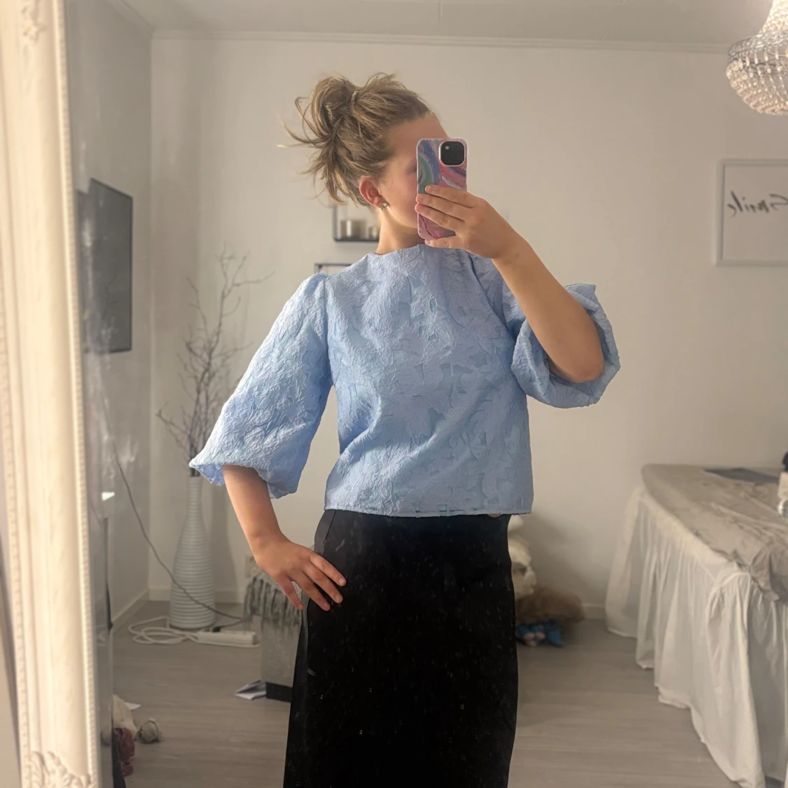 Blå blus med rosett