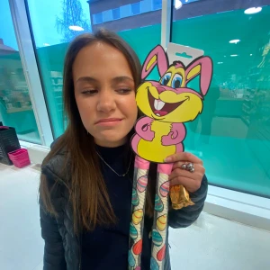 Säljer en indevind - SÖKER NYTT HEM! En fin individ som gillar att ta på rumpor och älskar donken, om den rymmer är det bara att köpa mat och locka med det då kommer hon tilbaka,när hon skrattar slåss hon och kvävs typ,har alltid mental breakdown när hon inte får som hon vill 