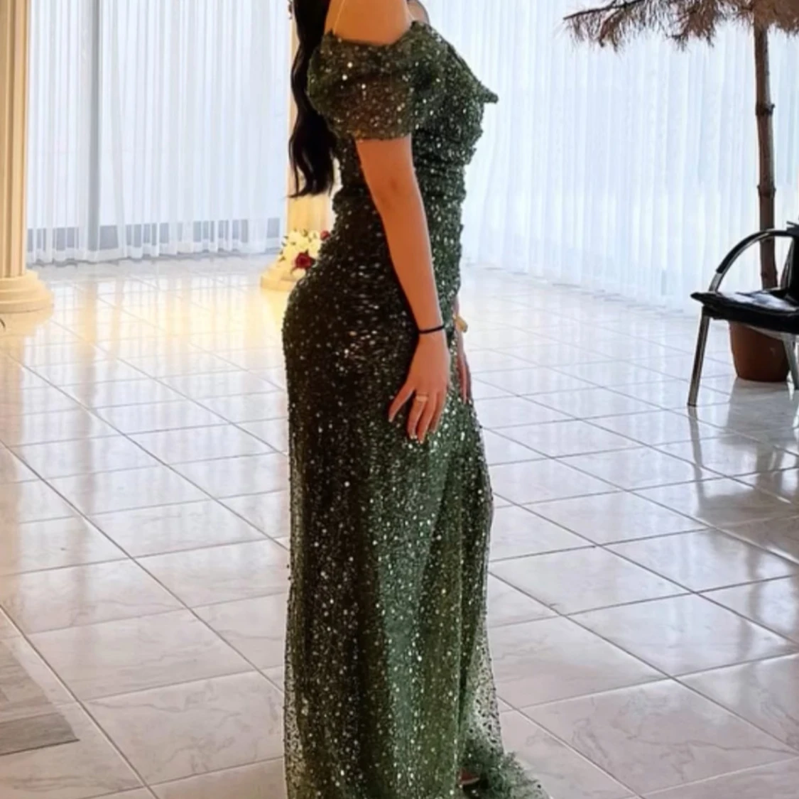 Grön glittrig långklänning